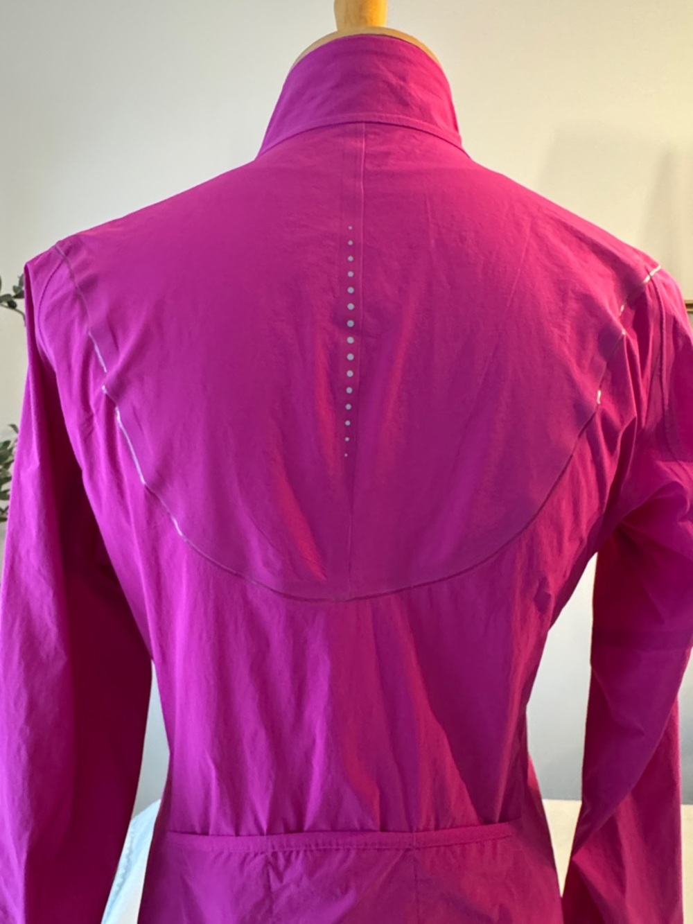 EUC! Lululemon Fast and Free Windbreaker
Ripened Raspberry, sz 8 - Picture 9 of 16